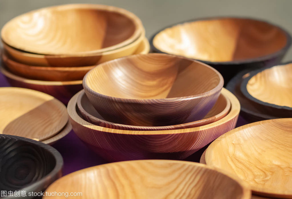 木制器皿。一套木制板材。生产环保型菜肴